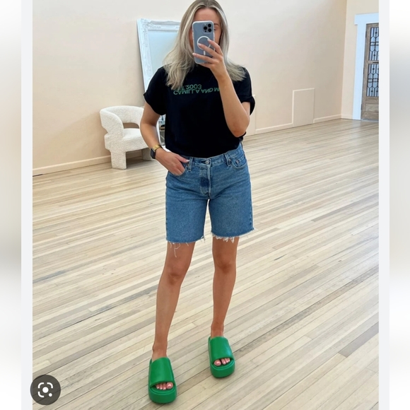 NWT Levi’s 90’s 501 Denim Blue Shorts - Picture 6 of 16